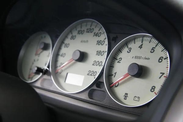 汽車標識logo都是如何進行打標的？答案是用激光打標機！
